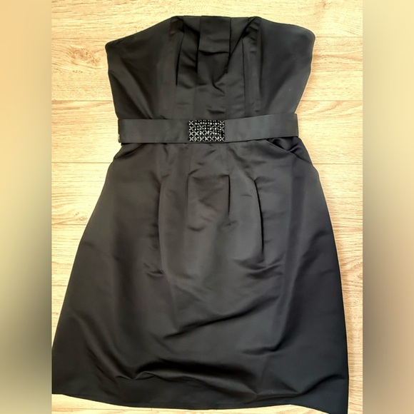 JACOB Elegant Black Party Dress with Embellished Belt - Picture 2 of 9